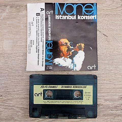 ZÜLFÜ LİVANELİ - İSTANBUL KONSERİ KASET
